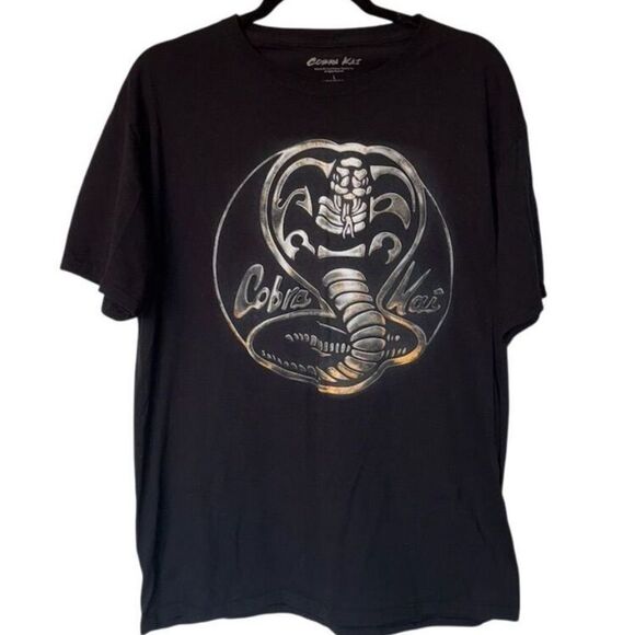 Cobra Kai Men's Black Graphic T-Shirt Metallic Logo Standard Size L - Picture 1 of 6